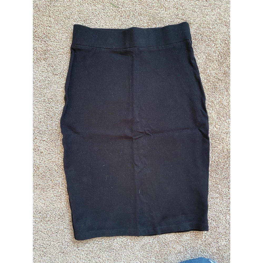 Solid black pencil skirt Forever 21